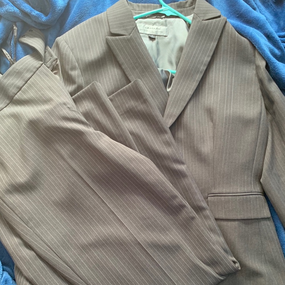 Tahari Women’s Pantsuit Size 12